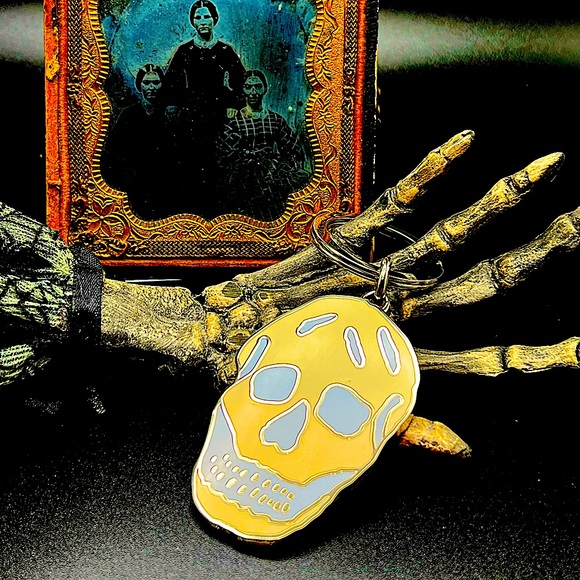 Authentic Alexander McQueen Enamel Skull Keyring - Picture 3 of 3